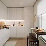 Апартаменты Annunziata - 1 Bedroom And Parking In Alvalade