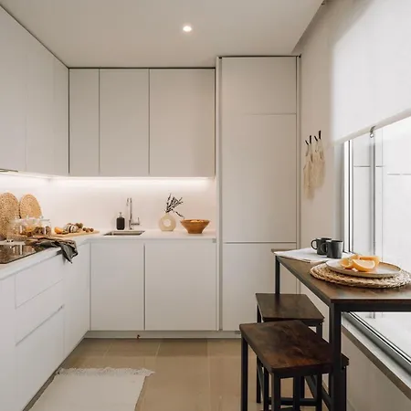 Apartment Annunziata - 1 Bedroom And Parking In Alvalade