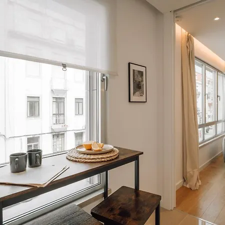 Annunziata - 1 Bedroom And Parking In Alvalade Daire Lisboa